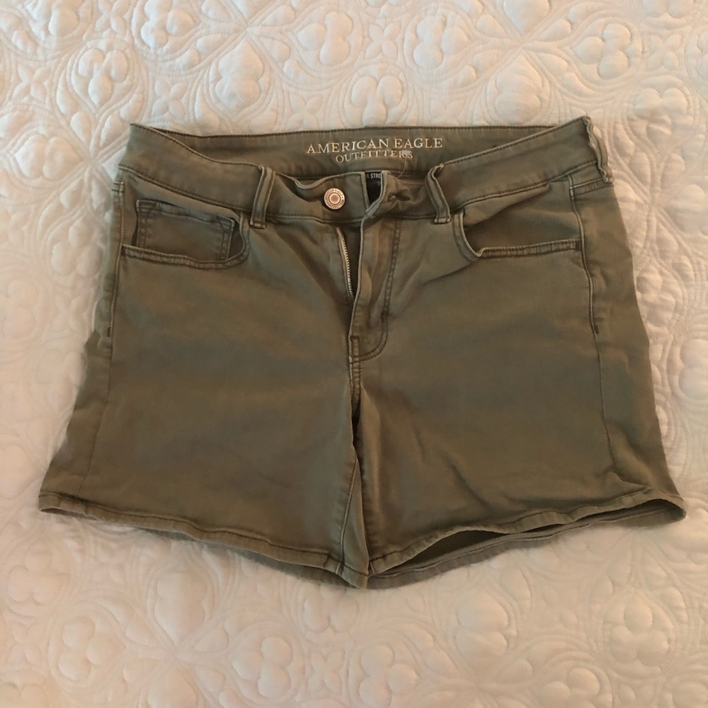 NWOT American Eagle army green shorts